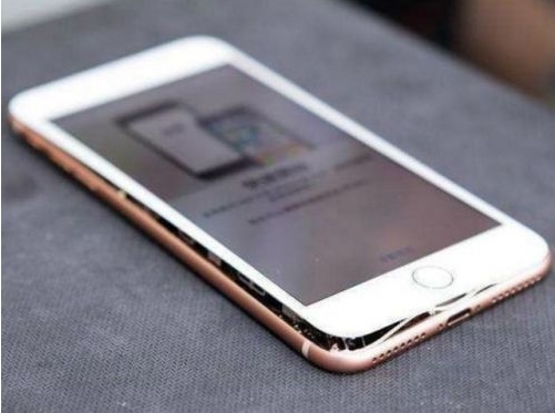 iPhone 8系列电池鼓包致屏幕开裂 官方证实正调查此问题 iPhone 8系列电池鼓包致屏幕开裂 官方证实正调查此问题
