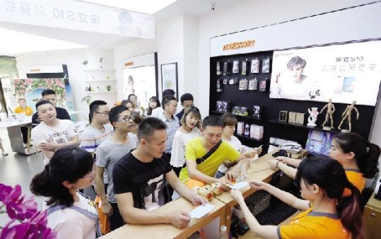 国产手机鏖战暑期市场 金立“拔寨”初见成效
